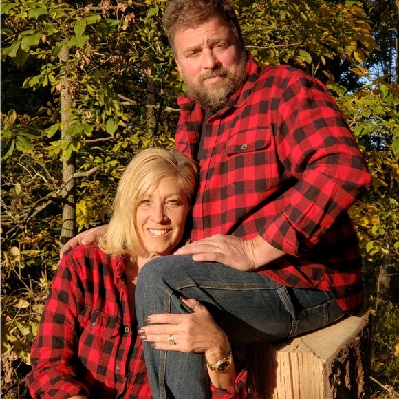 Meet your Poshers, Claudia & Kelly - Picture 8 of 10